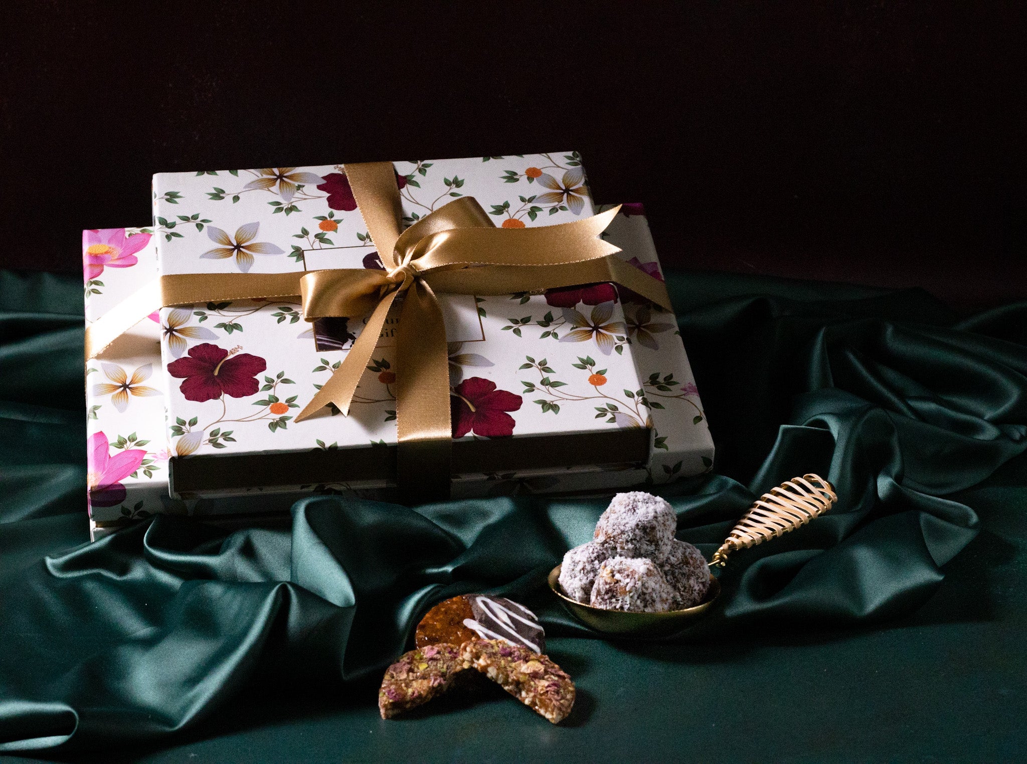 5 best Diwali Gift Ideas that will be a royal treat for your family and friends.